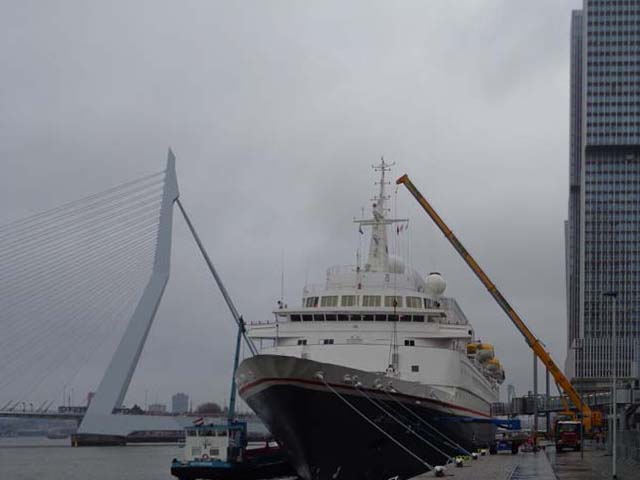 Cruiseschip ms Boudicca van Fred Olsen aan de Cruise Terminal Rotterdam